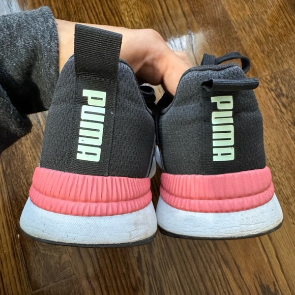 Women’s shoes- Puma Pacer net cage sneaker size 7 - really good used condition - Picture 2 of 7